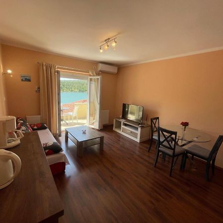 Apartments Duje Ribnica Обровац Екстериор снимка