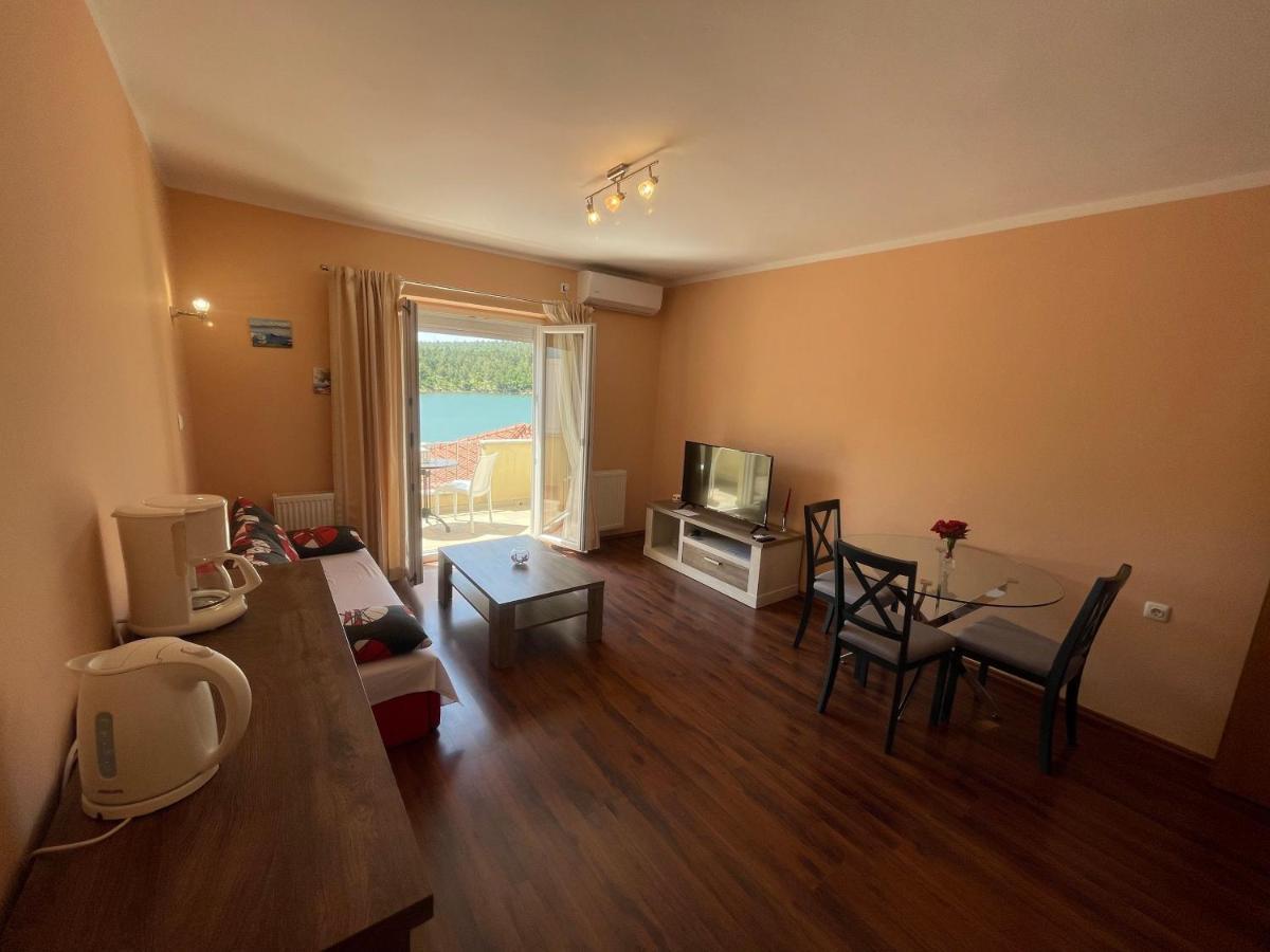 Apartments Duje Ribnica Обровац Екстериор снимка