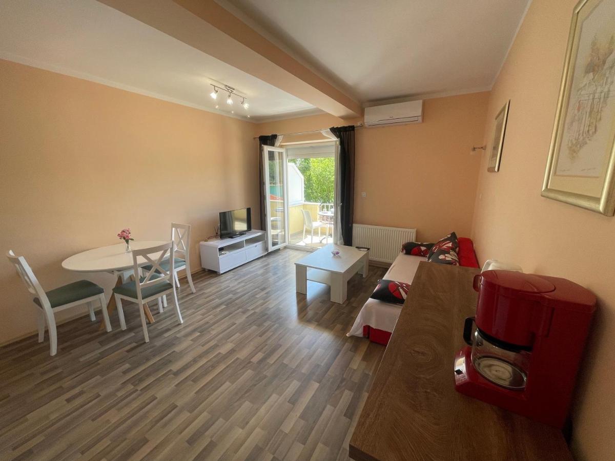 Apartments Duje Ribnica Обровац Екстериор снимка