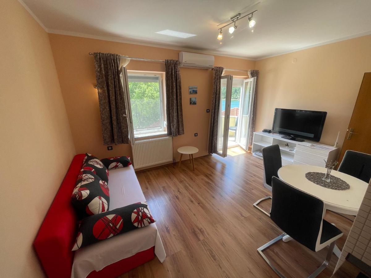 Apartments Duje Ribnica Обровац Екстериор снимка
