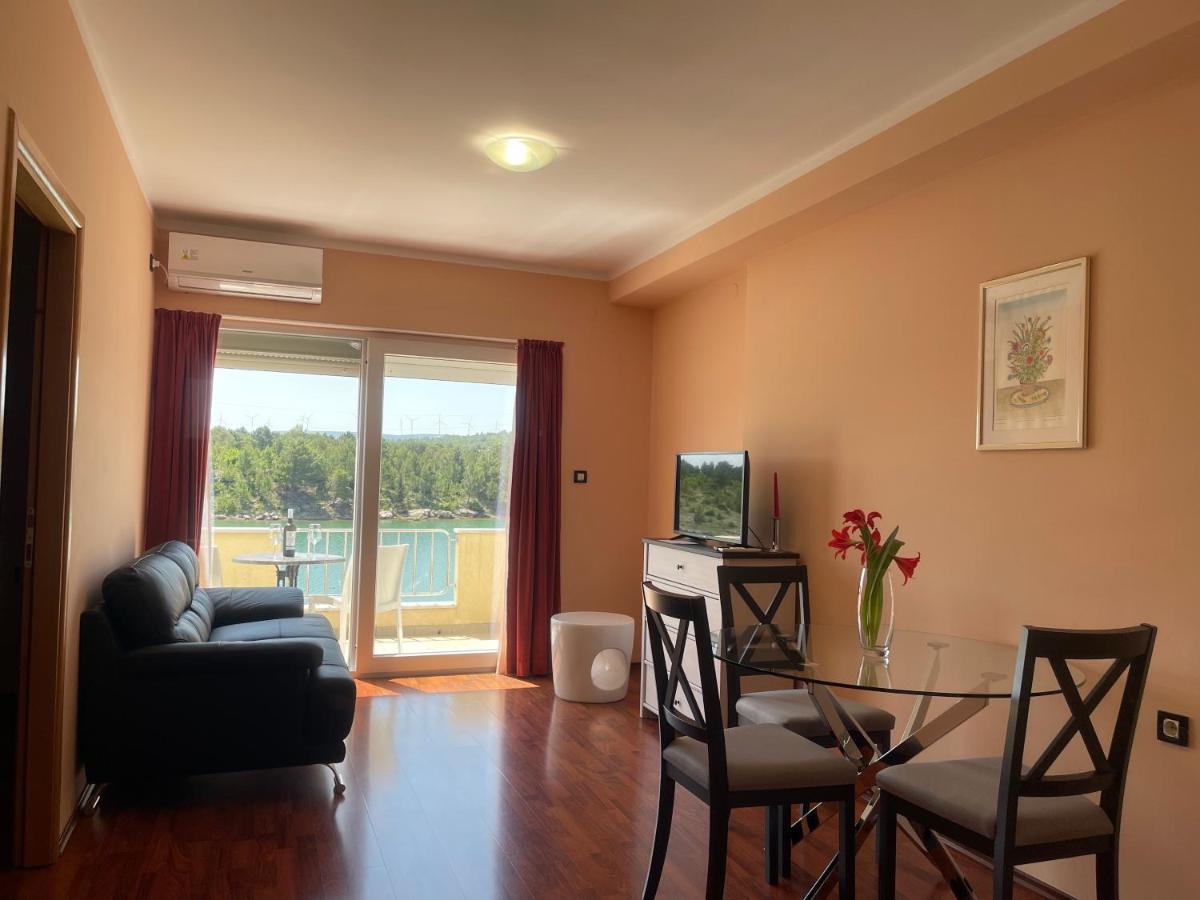 Apartments Duje Ribnica Обровац Екстериор снимка