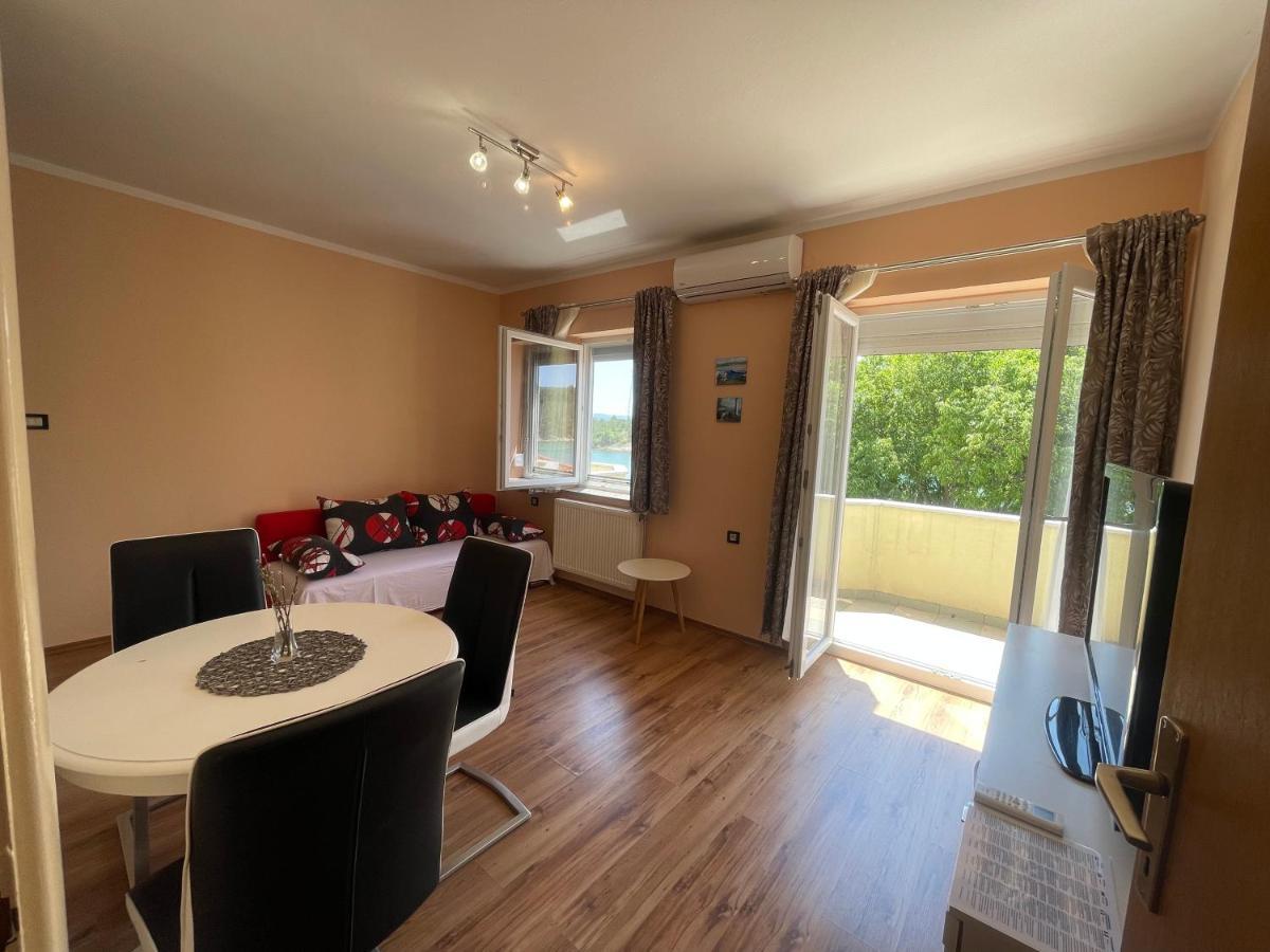 Apartments Duje Ribnica Обровац Екстериор снимка