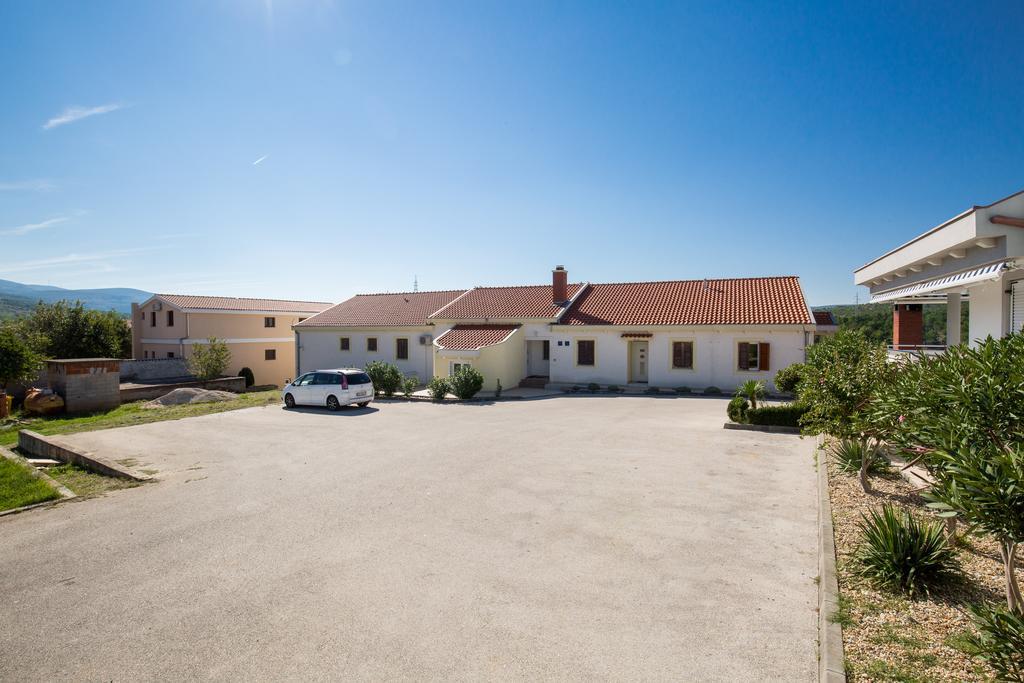 Apartments Duje Ribnica Обровац Екстериор снимка