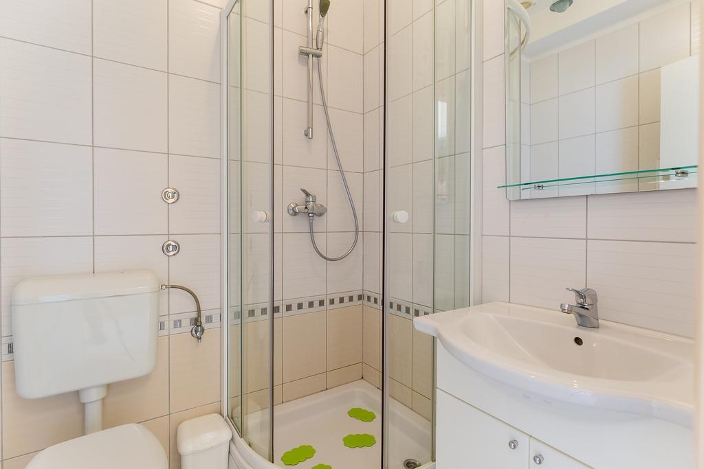 Apartments Duje Ribnica Обровац Екстериор снимка