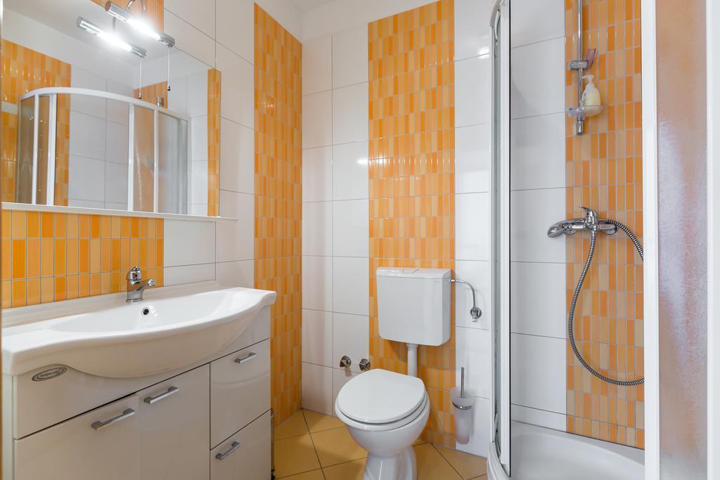 Apartments Duje Ribnica Обровац Екстериор снимка
