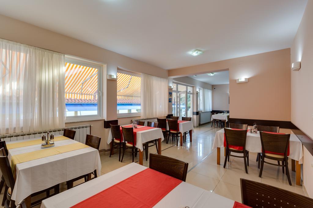 Apartments Duje Ribnica Обровац Екстериор снимка