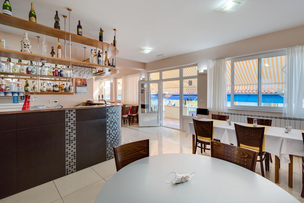 Apartments Duje Ribnica Обровац Екстериор снимка
