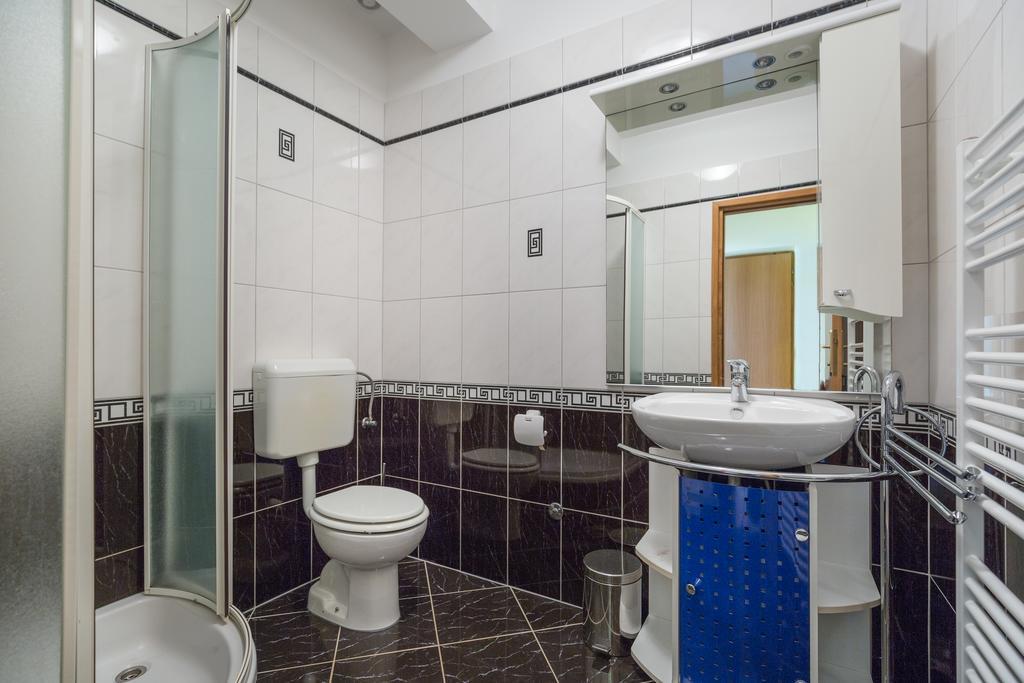Apartments Duje Ribnica Обровац Екстериор снимка
