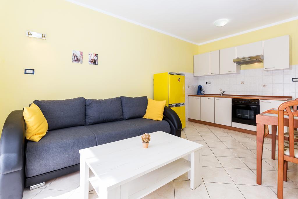 Apartments Duje Ribnica Обровац Екстериор снимка