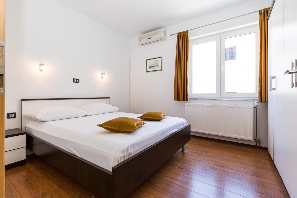 Apartments Duje Ribnica Обровац Екстериор снимка