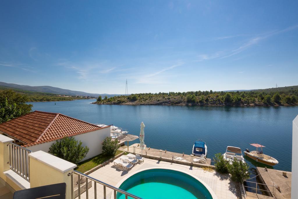 Apartments Duje Ribnica Обровац Екстериор снимка