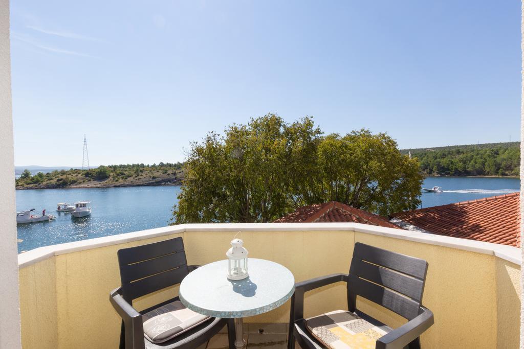 Apartments Duje Ribnica Обровац Екстериор снимка