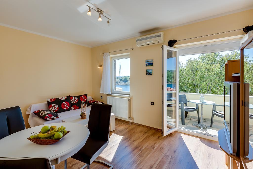 Apartments Duje Ribnica Обровац Екстериор снимка