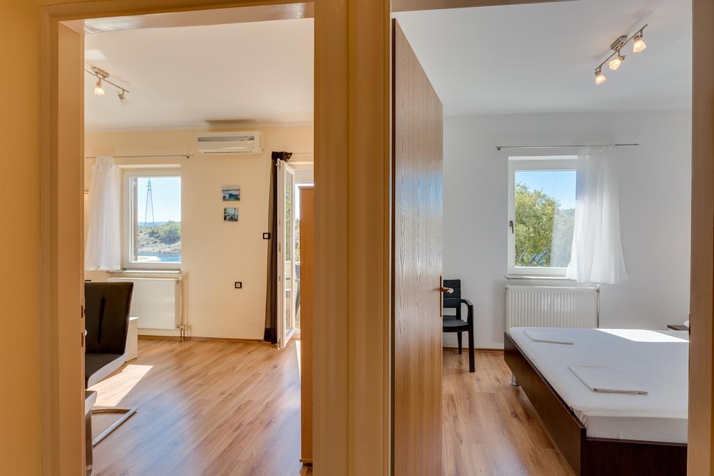 Apartments Duje Ribnica Обровац Екстериор снимка
