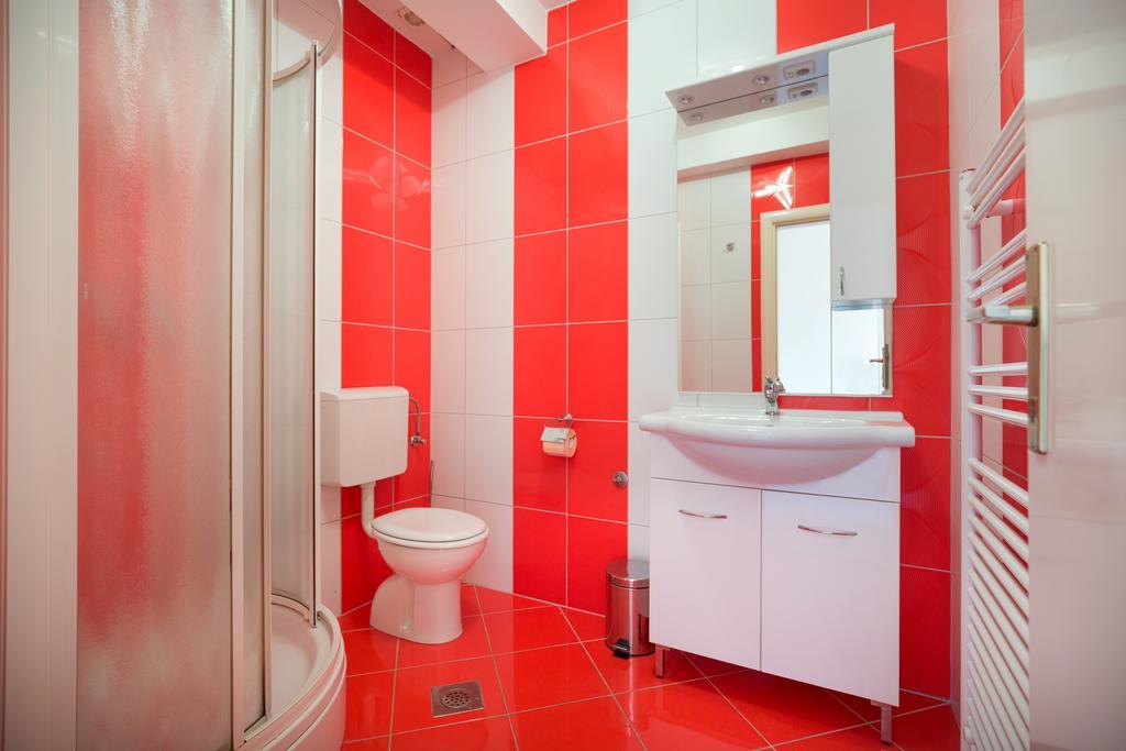 Apartments Duje Ribnica Обровац Екстериор снимка