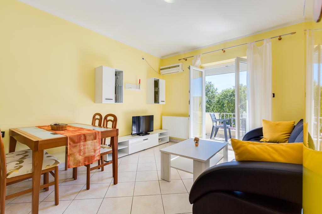 Apartments Duje Ribnica Обровац Екстериор снимка