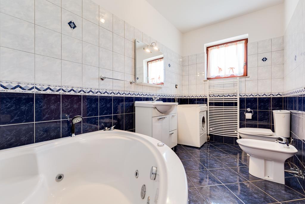Apartments Duje Ribnica Обровац Екстериор снимка