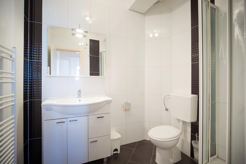 Apartments Duje Ribnica Обровац Екстериор снимка